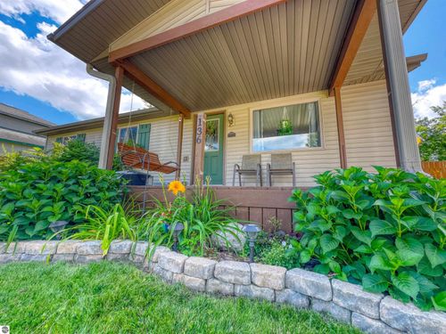 136 4th St, Marion, MI, 49665-9230 | Card Image