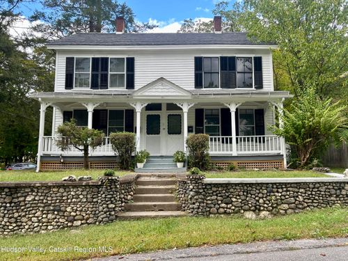 47 Austerlitz St, Chatham, NY, 12037-1122 | Card Image