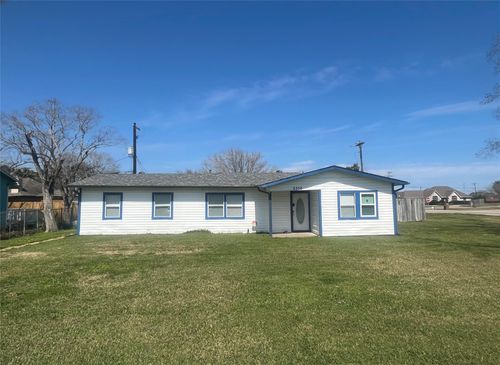 2302 35th Ave N, Texas City, TX, 77590-3857 | Card Image