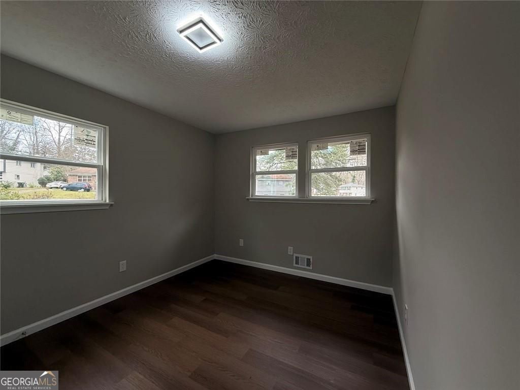 Residential Lease in Forest Park 3