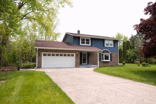 10234 N La Cresta Dr, Mequon, WI, 53092-6019 | Card Image
