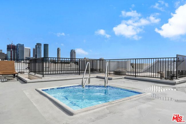 204 - 1830 Westholme Ave, Condo with 2 bedrooms, 3 bathrooms and 2 parking in LOS ANGELES CA | Image 32