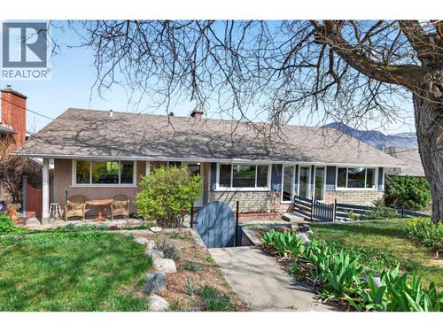 640 Fraser St, Kamloops, BC, V2C3H2 | Card Image