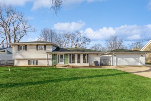 27930 N Converse Road, Island Lake, IL, 60042 | Card Image