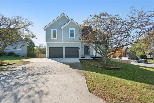 1515 Fox Run Ln, Raymore, MO, 64083-9081 | Card Image