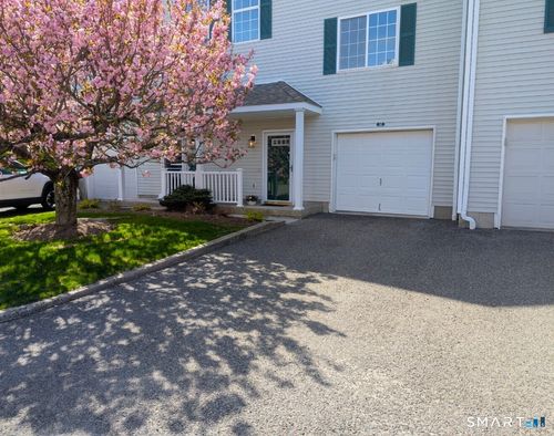 32-14 South St, Danbury, CT, 06810-8183 | Card Image