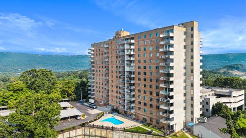 1131 Stringers Ridge Rd, Chattanooga, TN, 37405-3255 | Card Image