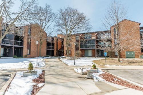 4215 N 100th St, MILWAUKEE, WI, 53222-1336 | Card Image