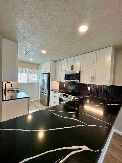 apt-10-202 Dahlberg Blvd, Taylor, TX, 76574-1717 | Card Image