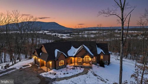 690 Comforter Ln, Middletown, VA, 22645-3684 | Card Image