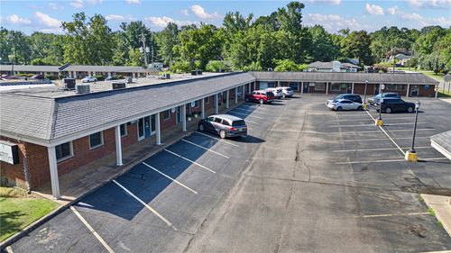 2621 W Main, Russellville, AR, 72802 | Card Image