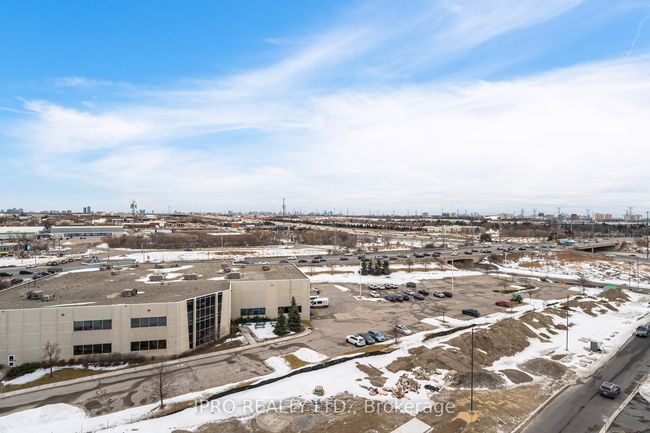 911 - 60 Honeycrisp Cres, Condo with 2 bedrooms, 1 bathrooms and null parking in Concord ON | Image 27