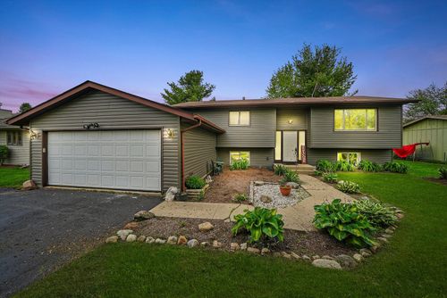 9619 Woods Ln, Hebron, IL, 60034-9515 | Card Image