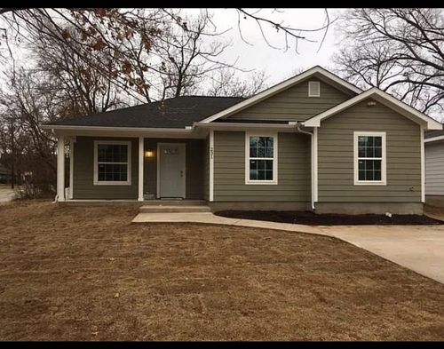231 W Murray St, Denison, TX, 75020-6368 | Card Image