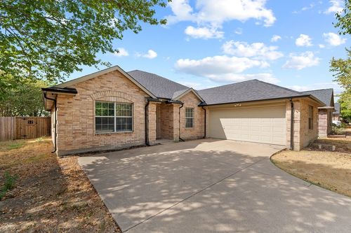 115 Autumn Trl, Red Oak, TX, 75154-4712 | Card Image