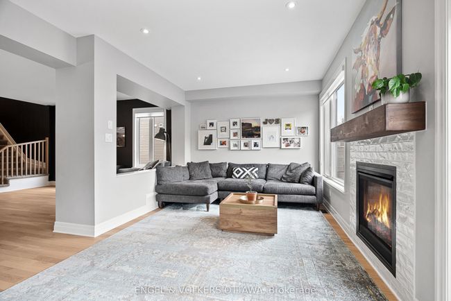 844 Quartet Ave, House attached with 4 bedrooms, 3 bathrooms and 2 parking in Gloucester ON | Image 11