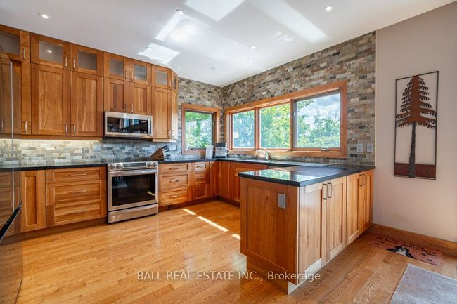 1466 Northey's Bay Rd, House other with 4 bedrooms, 3 bathrooms and 4 parking in North Kawartha ON | Image 11