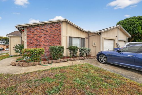 9721 W Daffodil Lane, Miramar, FL, 33025 | Card Image