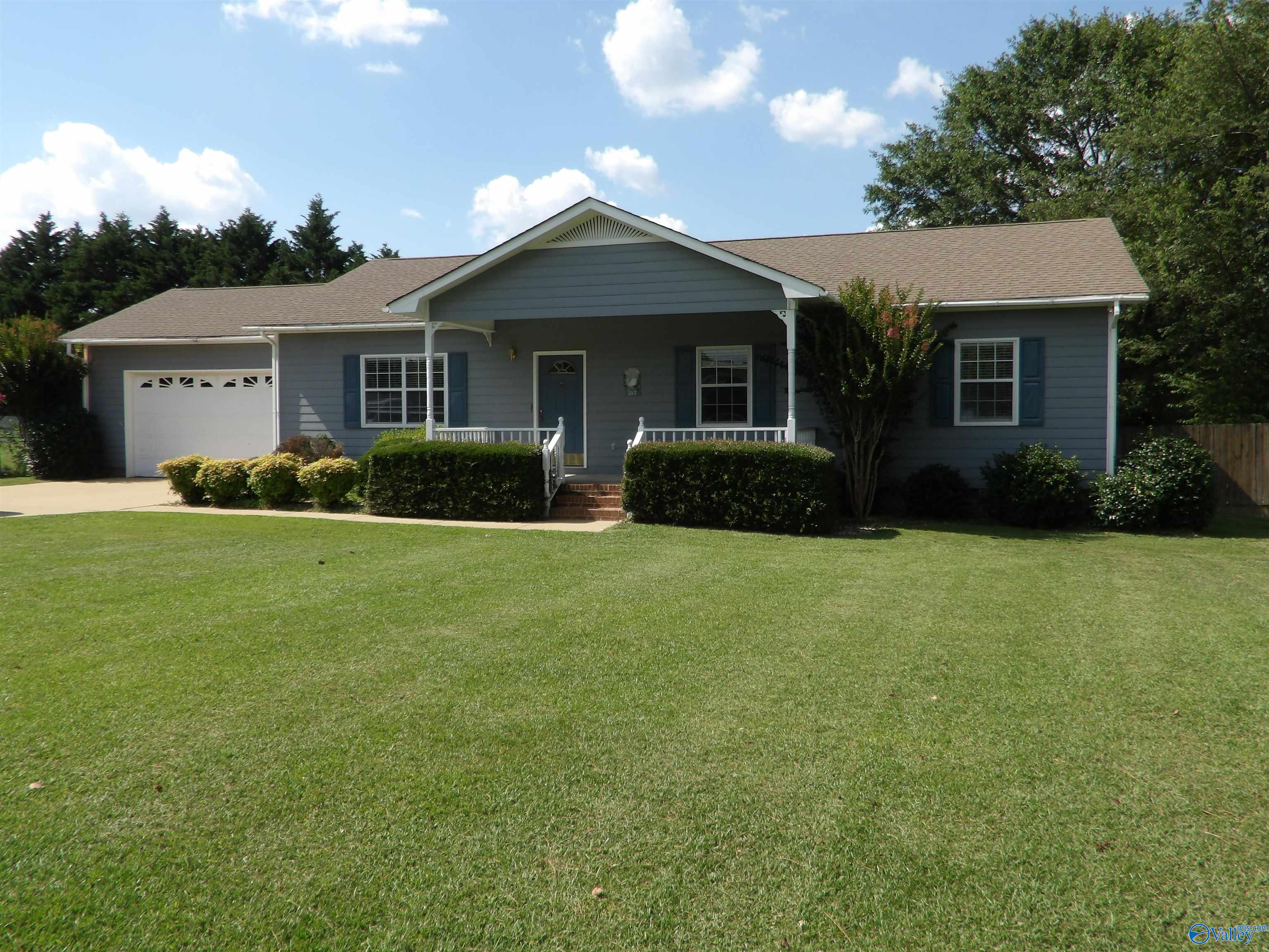 Cinnamon Ln, Albertville, AL 35951
