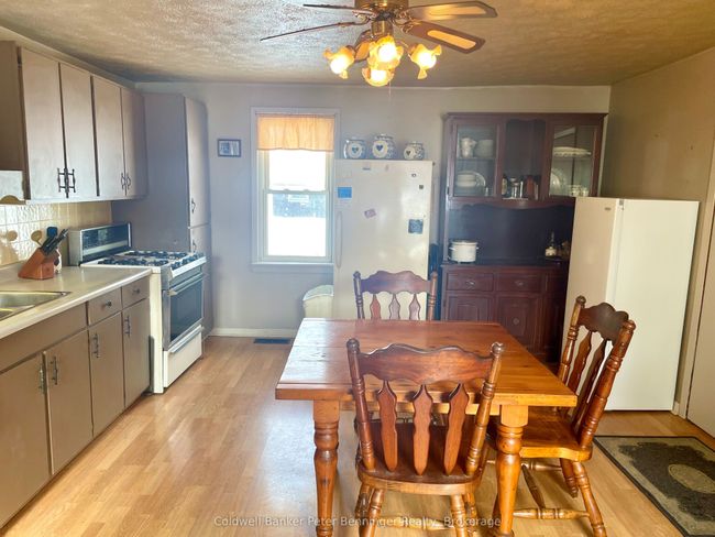20 Elm St S, House other with 3 bedrooms, 2 bathrooms and 4 parking in Walkerton ON | Image 4