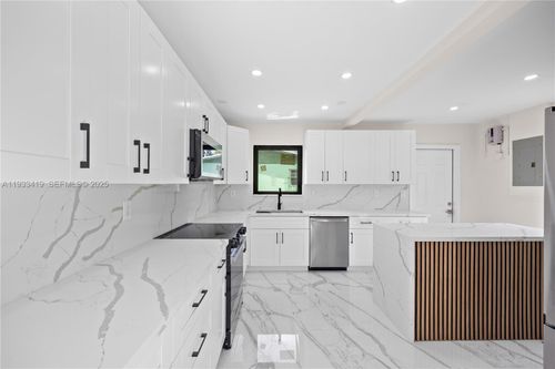 3850 Nw 188th St, Miami Gardens, FL, 33055-2858 | Card Image