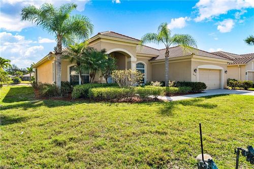 8066 Princeton Dr, NAPLES, FL, 34104-6666 | Card Image