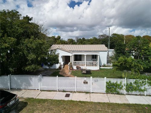 1011 Nw 44th St, Miami, FL, 33127-2552 | Card Image