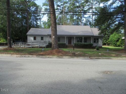 505 N East St, Roseboro, NC, 28382-7420 | Card Image