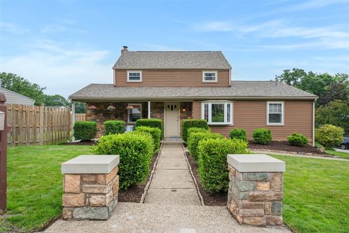 200 Maryland Dr, Glenshaw, PA, 15116-1724 | Card Image
