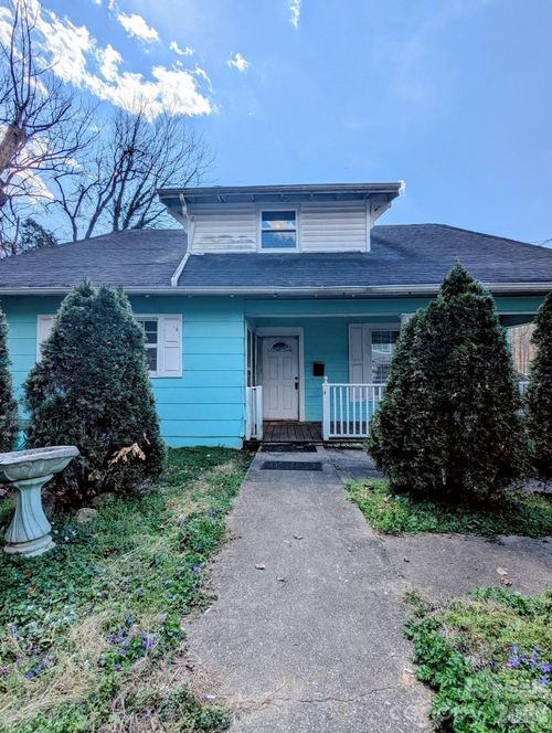 201 Newland Pl Nw, Lenoir, NC, 28645-4300 | Card Image