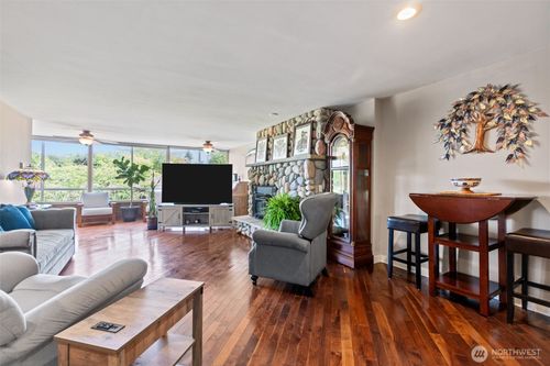 b-10903 Glen Acres Dr S, Seattle, WA, 98168-5512 | Card Image