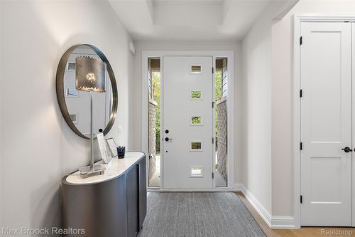 7464 Gramercy Cir, West Bloomfield, MI, 48322-2541 | Card Image