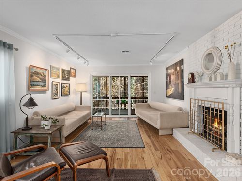 321 Britton Creek Dr, Hendersonville, NC, 28791-7211 | Card Image