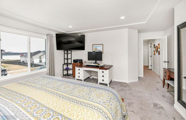 Master Bedroom | Image 16