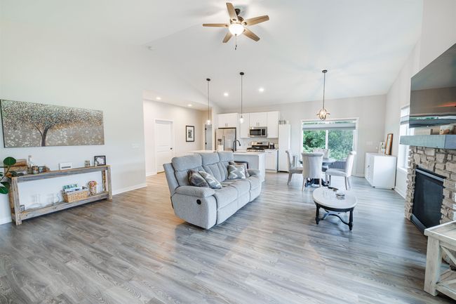 3184 S Bartells Dr, Condo with 2 bedrooms, 2 bathrooms and null parking in BELOIT WI | Image 5