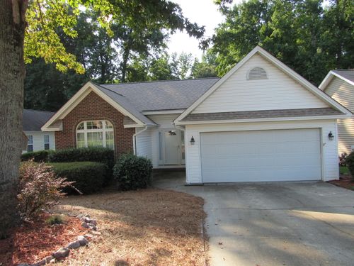 138 Kensington Way, Aberdeen, NC, 28315-3640 | Card Image
