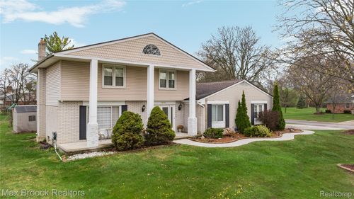6240 Wynford Drive, West Bloomfield Charter Township, MI, 48322 | Card Image