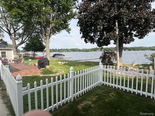1138 Lakeview Dr, Lake Odessa, MI, 48849-1297 | Card Image
