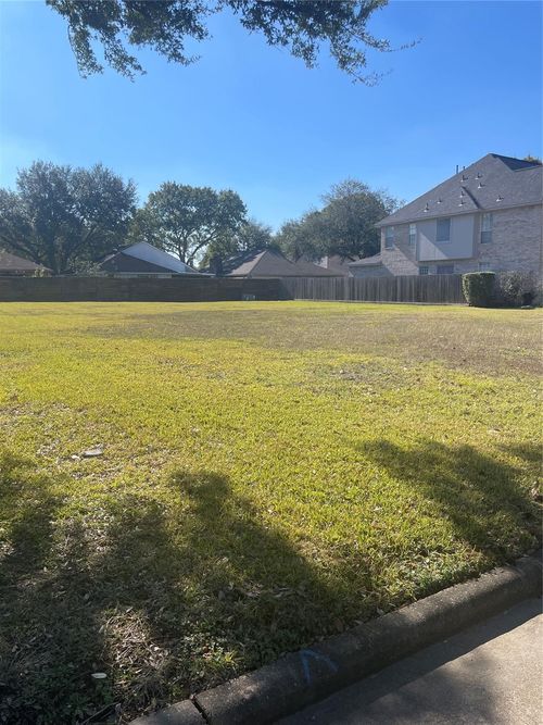 8319 Frontenac Dr, Houston, TX, 77071-3661 | Card Image