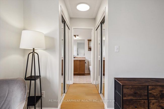 2403 Emerson Dr, House attached with 3 bedrooms, 4 bathrooms and 1 parking in Burlington ON | Image 22