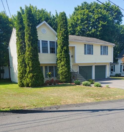 91 Oregon Ave, Woonsocket, RI, 02895-4925 | Card Image