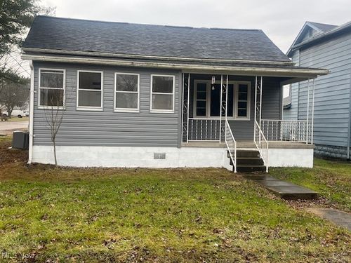 402 Kinzel Ave, Zanesville, OH, 43701-1909 | Card Image