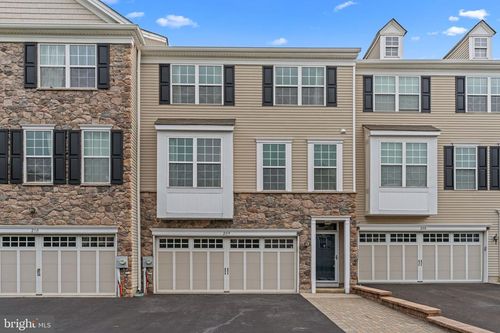 209 Chestnut Ct, LANGHORNE, PA, 19047-4101 | Card Image