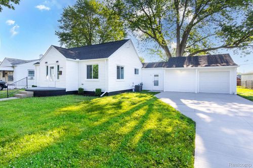22854 Oaklane St, Warren, MI, 48089-5452 | Card Image