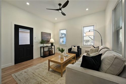 2331 Belleview Ave, Kansas City, MO, 64108-2307 | Card Image