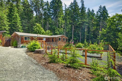 7489 Woody Ln, Anacortes, WA, 98221-8759 | Card Image