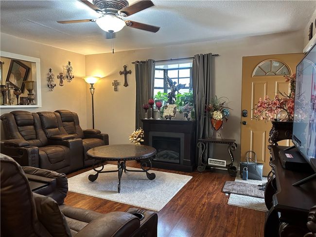 1411 Consuelo St, House other with 3 bedrooms, 1 bathrooms and 2 parking in Alice TX | Image 6