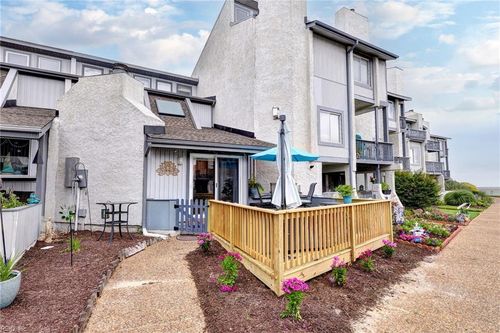 236 N First St, Hampton, VA, 23664-1402 | Card Image