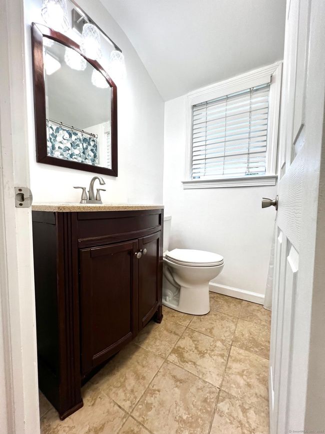 17 Rock Spring Rd, House other with 3 bedrooms, 3 bathrooms and null parking in Stamford CT | Image 14
