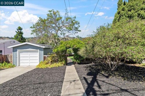 7568 Greenly Dr, Oakland, CA, 94605-3011 | Card Image